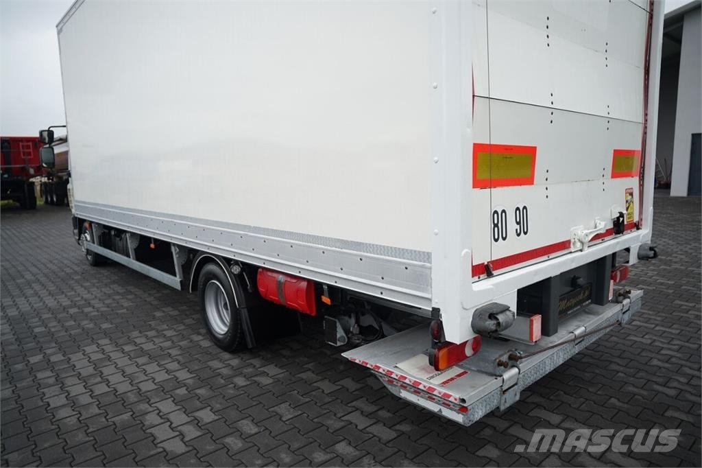 DAF LF 210 / 4x2 / KONTENER - 7 M / WINDA DHOLLANDIA Camion Fourgon