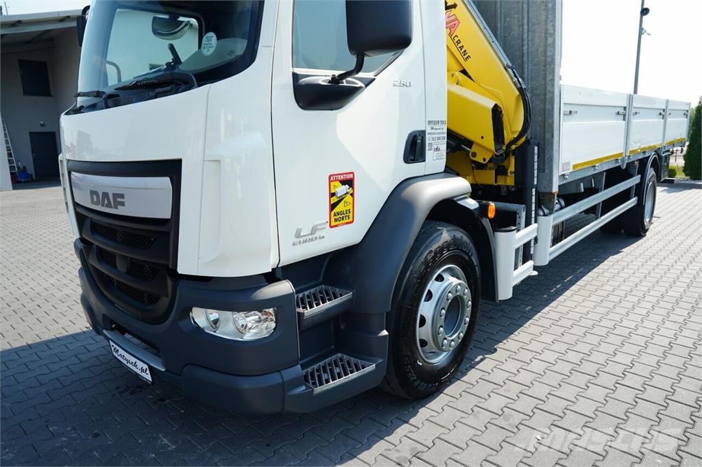 DAF LF 250 / 4x2 / SKRZYNIOWY 7,3 m / HDS HYVA HB150XE Camiones plataforma