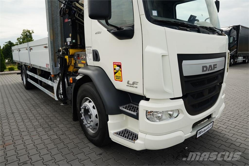 DAF LF 250 / 4X2 / SKRZYNIOWY - 7.3 + HDS HYVA HB 150X Camiones plataforma