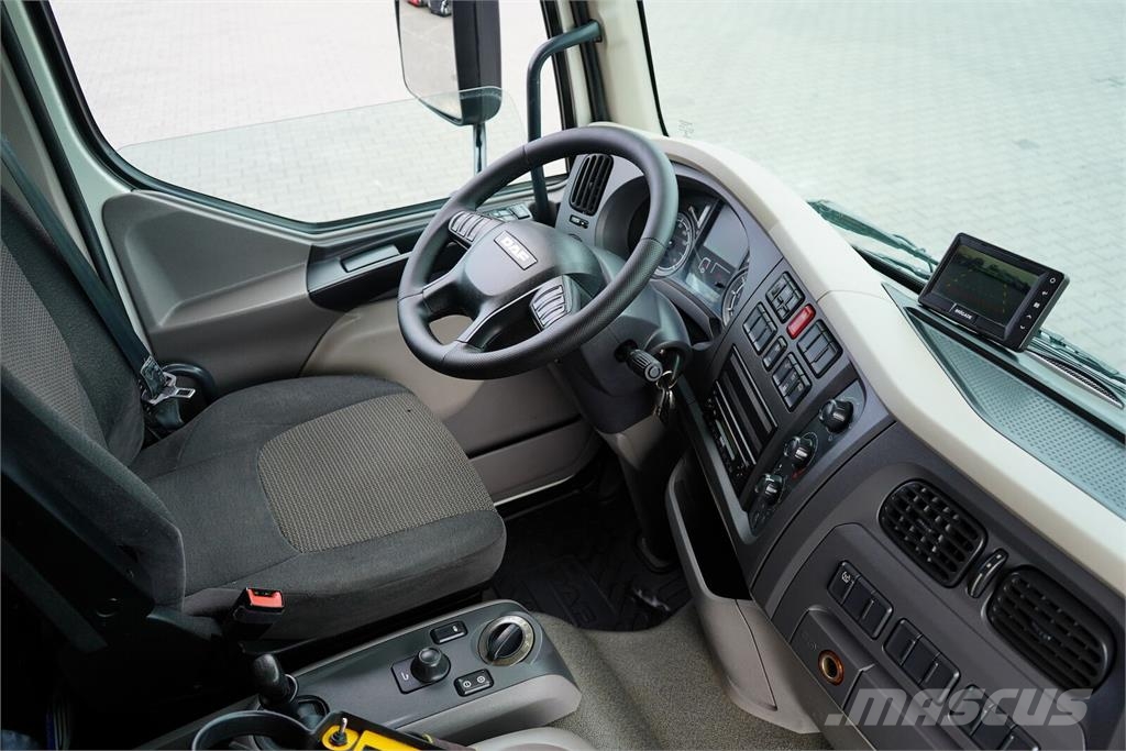 DAF / LF / 250 / SKRZYNIOWY + HDS / HYVA HB-150 / PILO Camiones de cama baja