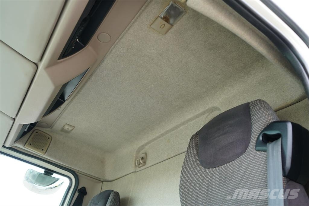 DAF / LF / 250 / SKRZYNIOWY + HDS / HYVA HB-150 / PILO Camiones de cama baja
