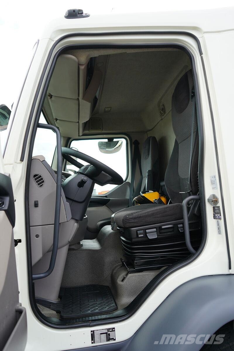 DAF / LF / 250 / SKRZYNIOWY + HDS / HYVA HB-150 / PILO Camiones de cama baja