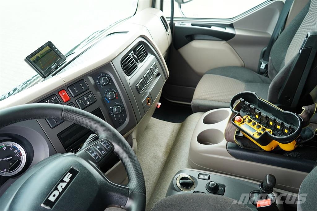 DAF / LF / 250 / SKRZYNIOWY + HDS / HYVA HB-150 / PILO Camiones de cama baja