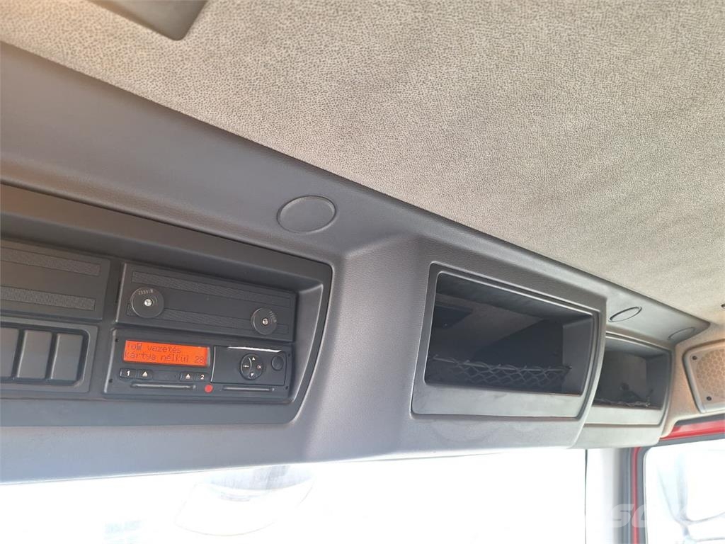 DAF LF 55.220 Koffer + DHollandia LBW 2500 kg Camiones con caja de remolque