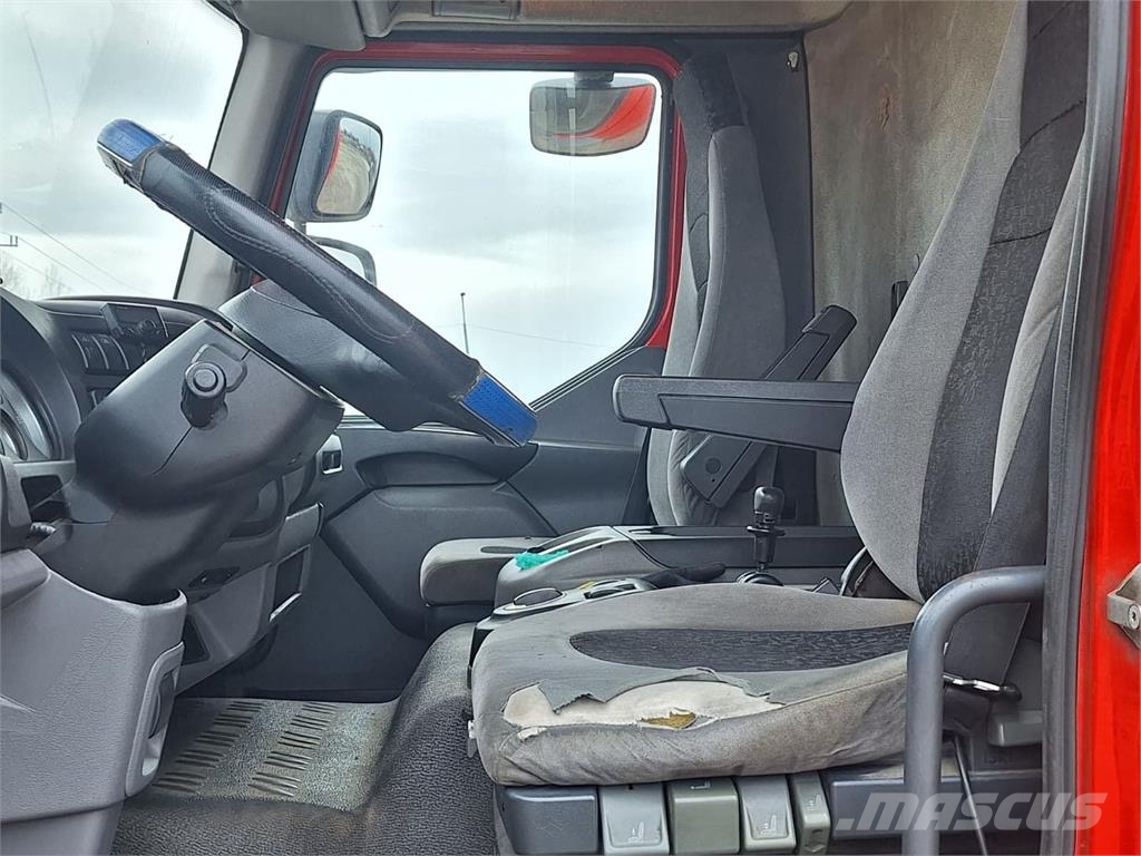 DAF LF 55.220 Koffer + DHollandia LBW 2500 kg Camiones con caja de remolque