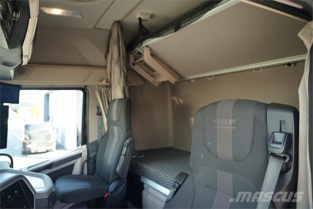 DAF / SOLÓWKA - 7,7 M / 6X2 / I-PARK COOL / OŚ PODNOSZ Curtainsider trucks