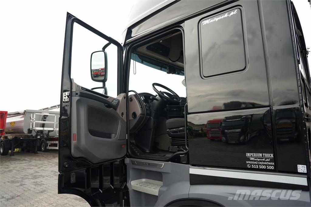 DAF XF 480 Priekabos su tentu