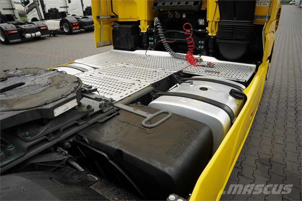 DAF XF XF 530 / SPACE CAB / OPONY 100% / FULL AIRMATIC Trekkers