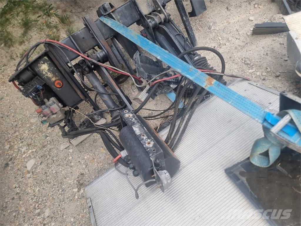 Dhollandia DH 750 kg - there are 2 of them Windy do załadunku towarów i mebli