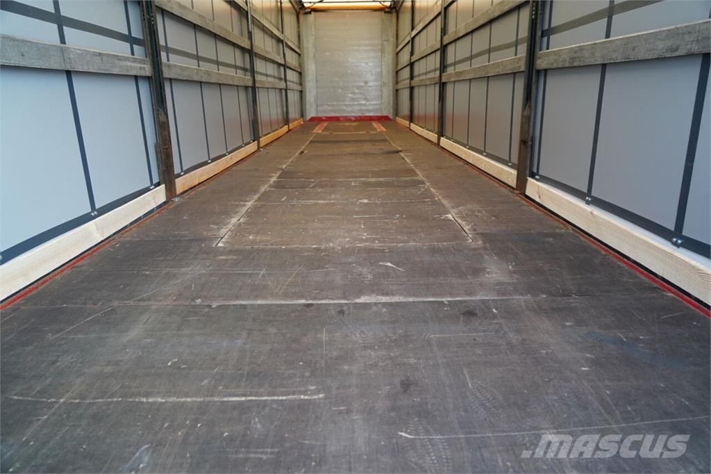 Fliegl Curtainsider semi-trailers