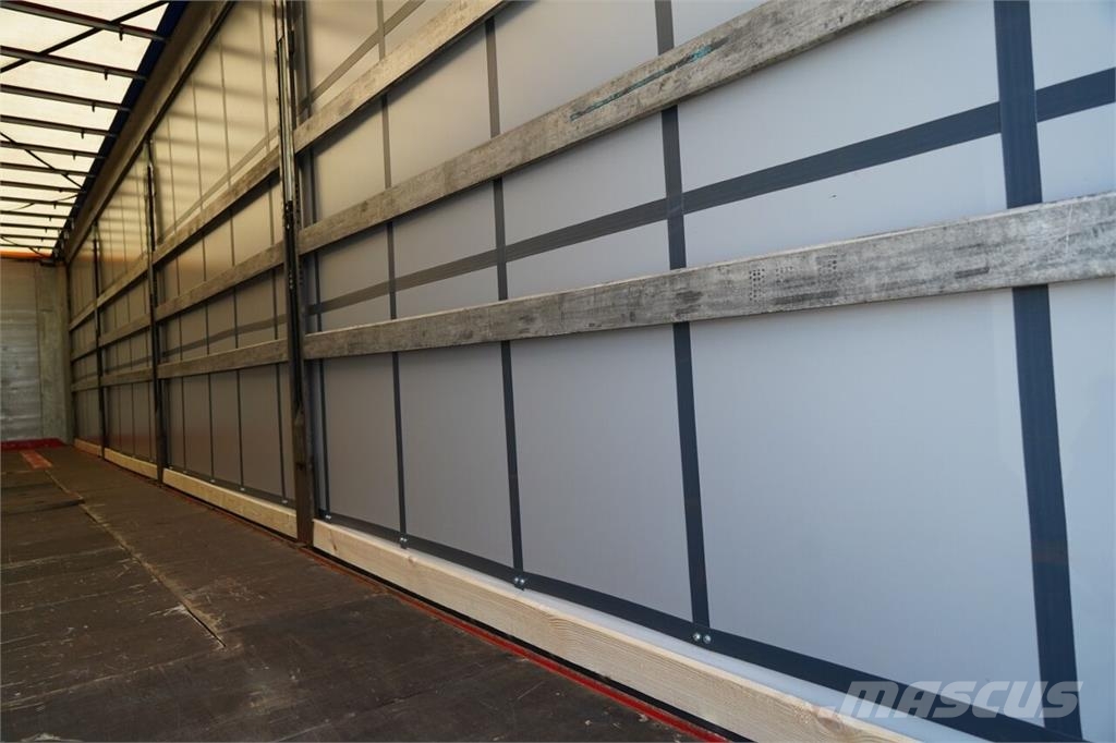 Fliegl Curtainsider semi-trailers
