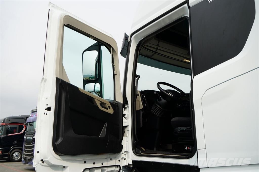 Ford F-MAX 500 Tractor Units