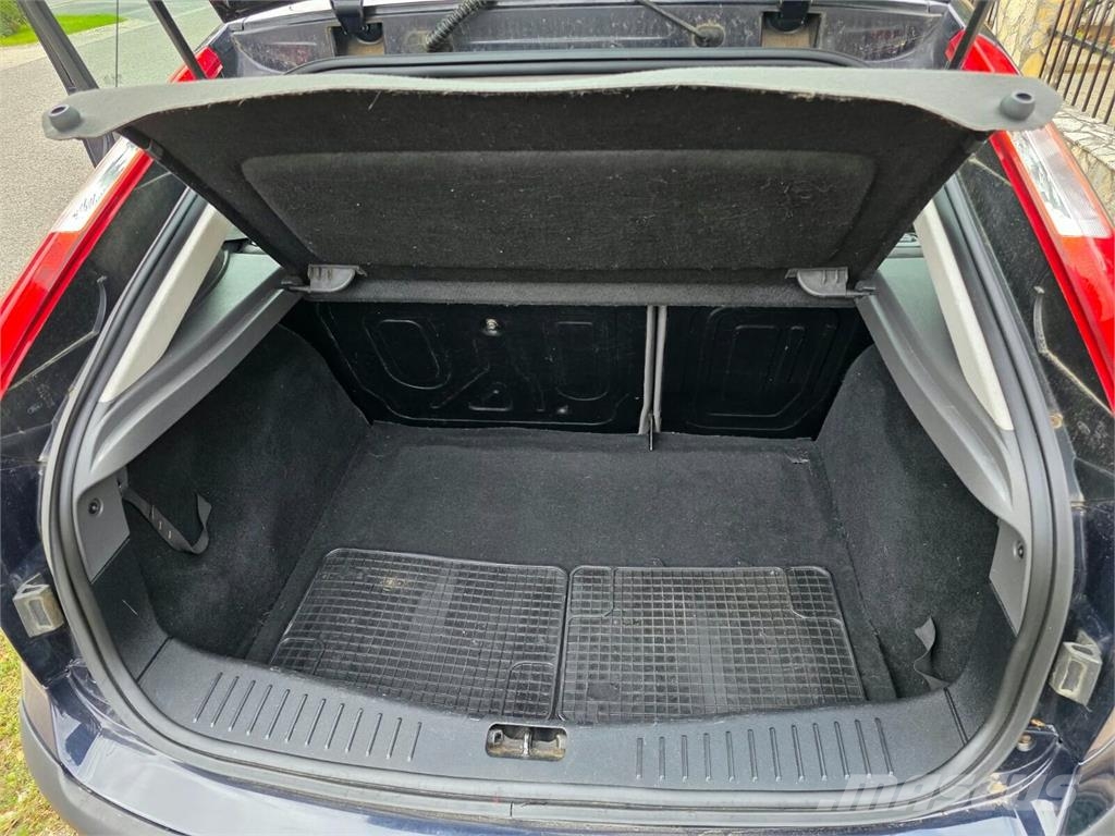 Ford Focus DA 3 Voiture