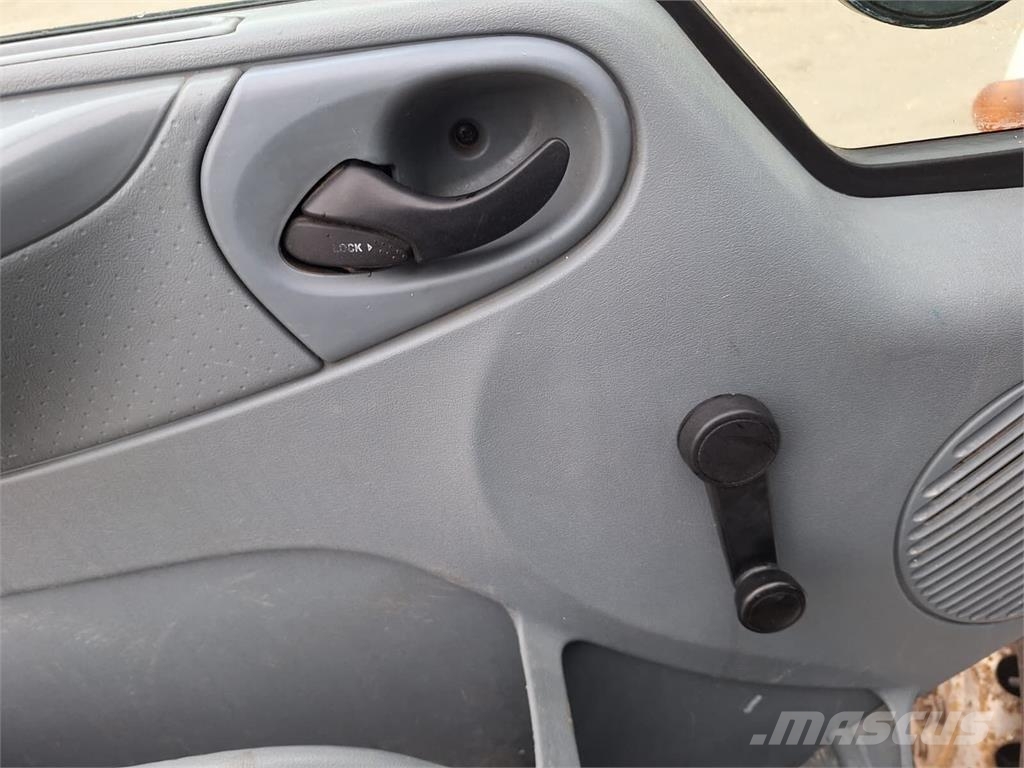 Ford Transit Doka Pritsche - 7 persons Další