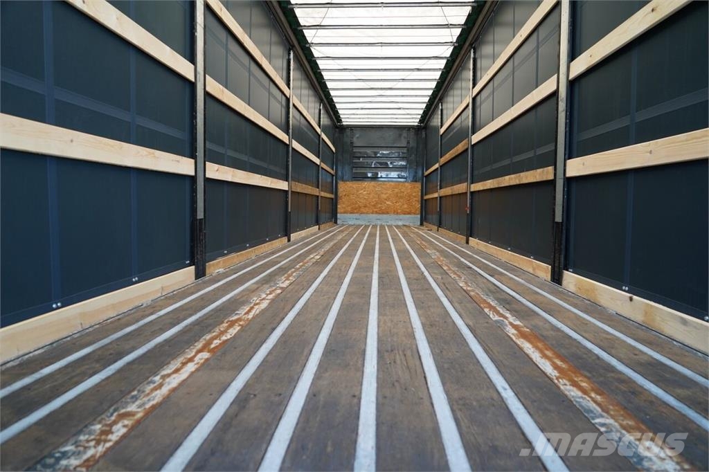 Fruehauf  Tentinės puspriekabės