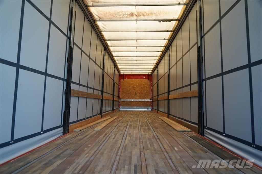 Fruehauf Semirremolques de caja de lona