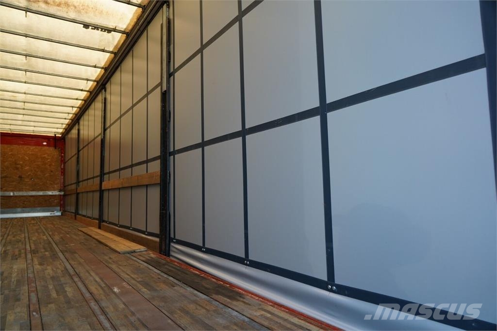 Fruehauf Semirremolques de caja de lona
