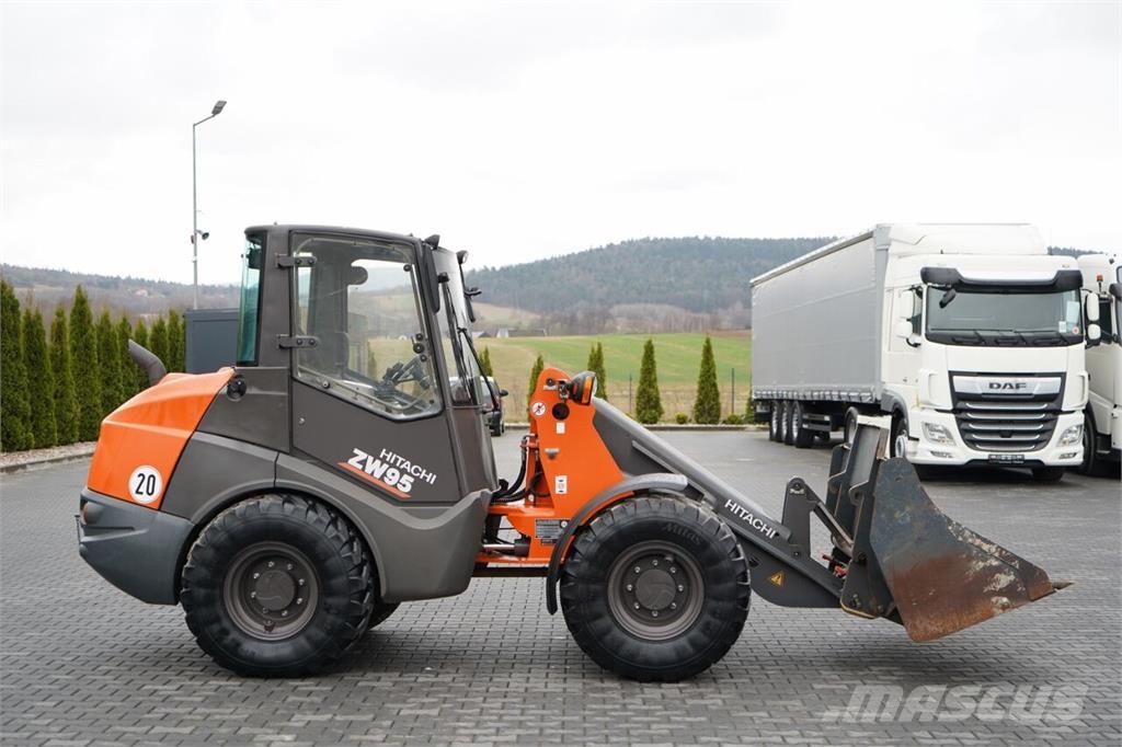 Hitachi ZW95 / ŁADOWARKA KOŁOWA / 2020 R / WIDŁY DO PALET Telescopic wheel loaders