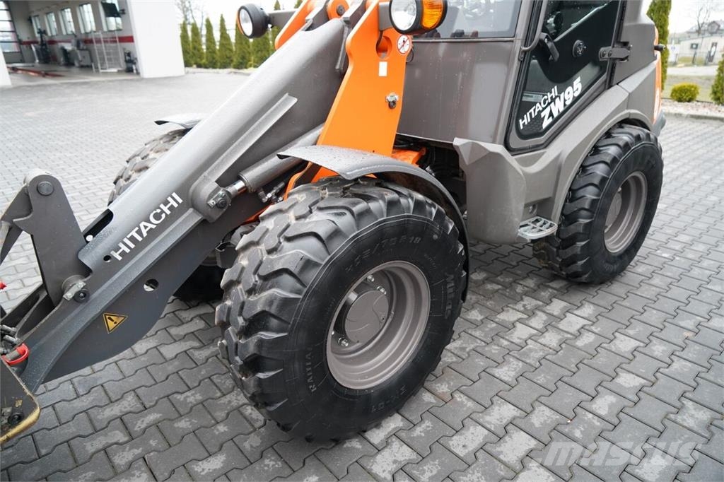 Hitachi ZW95 / ŁADOWARKA KOŁOWA / 2020 R / WIDŁY DO PALET Telescopic wheel loaders