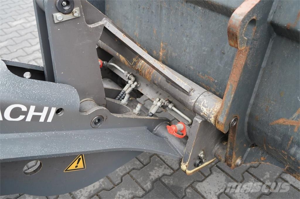 Hitachi ZW95 / ŁADOWARKA KOŁOWA / 2020 R / WIDŁY DO PALET Telescopic wheel loaders
