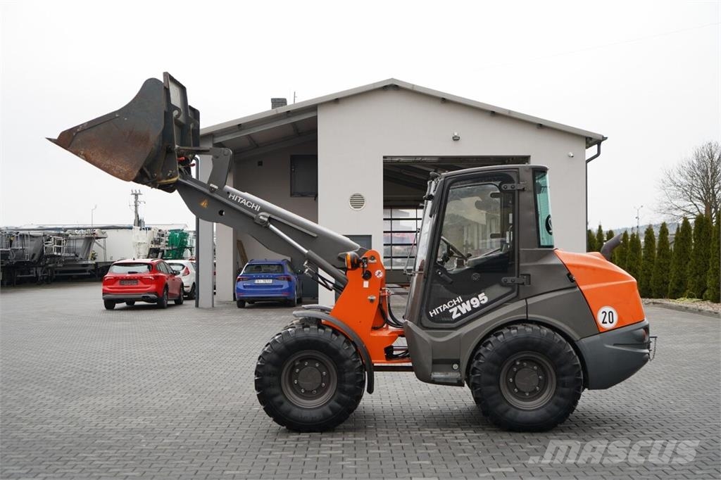 Hitachi ZW95 / ŁADOWARKA KOŁOWA / 2020 R / WIDŁY DO PALET Telescopic wheel loaders