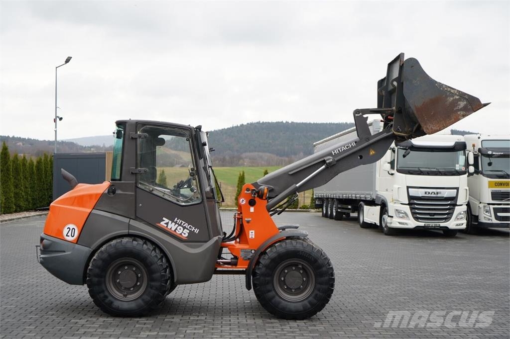 Hitachi ZW95 / ŁADOWARKA KOŁOWA / 2020 R / WIDŁY DO PALET Telescopic wheel loaders