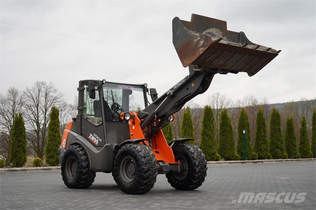 Hitachi ZW95 / ŁADOWARKA KOŁOWA / 2020 R / WIDŁY DO PALET Telescopic wheel loaders