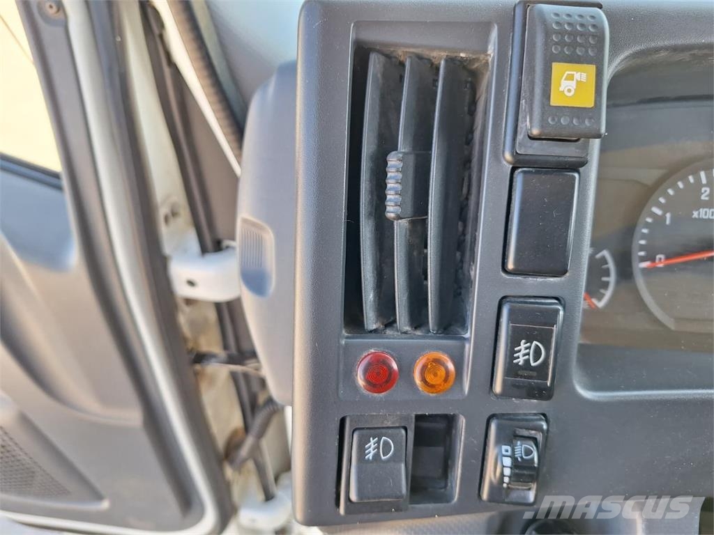 Isuzu 4X4 - container transport شاحنات لوادر