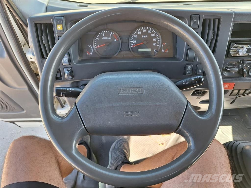 Isuzu 4X4 - container transport شاحنات لوادر