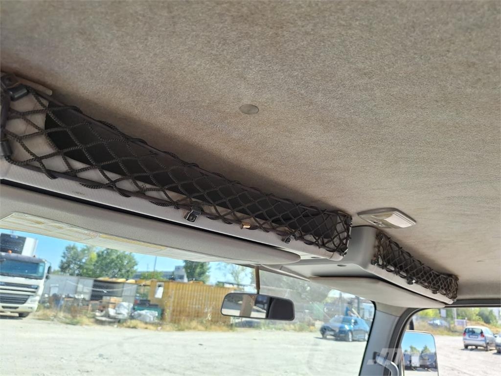 Isuzu 4X4 - container transport شاحنات لوادر
