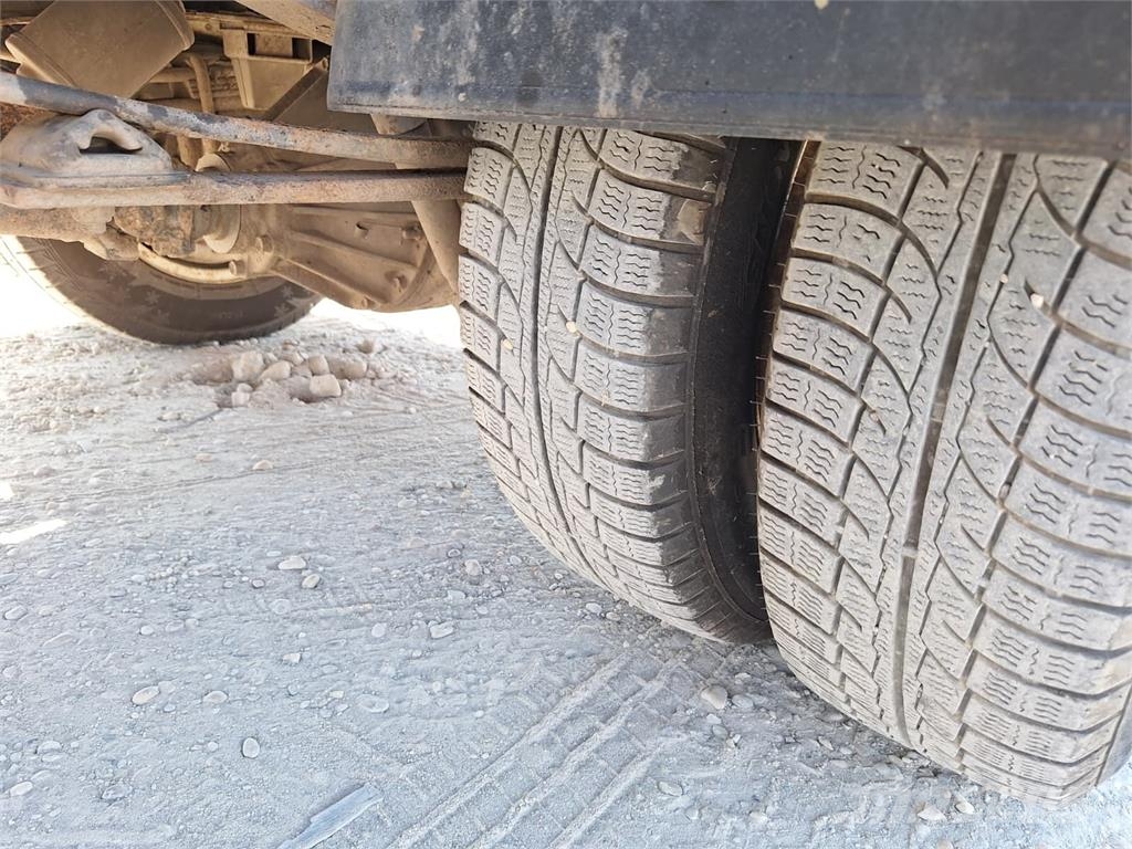 Isuzu 4X4 - container transport شاحنات لوادر