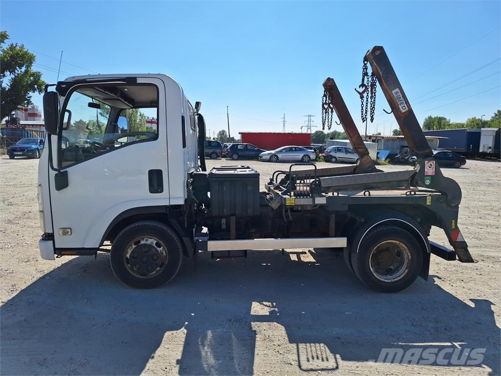 Isuzu 4X4 - container transport شاحنات لوادر