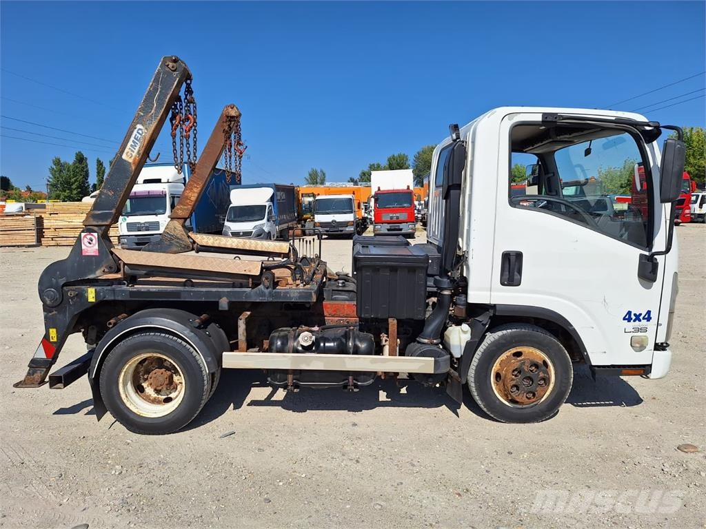 Isuzu 4X4 - container transport شاحنات لوادر