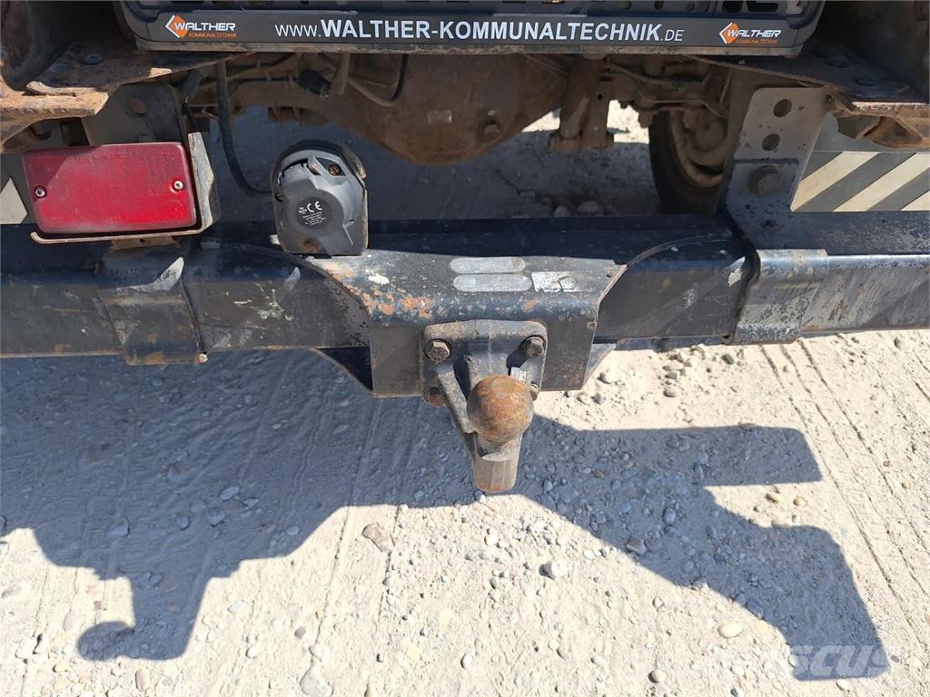 Isuzu 4X4 - container transport شاحنات لوادر