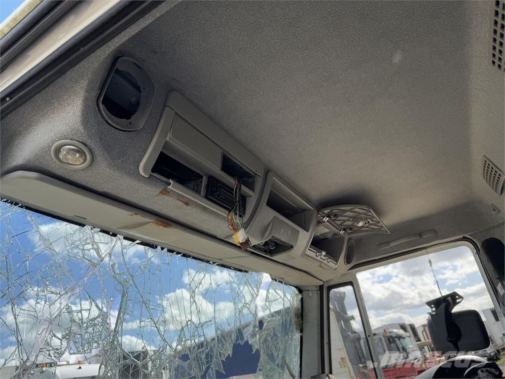 Iveco 100 E 18 nur für Teile Camiones con caja de remolque