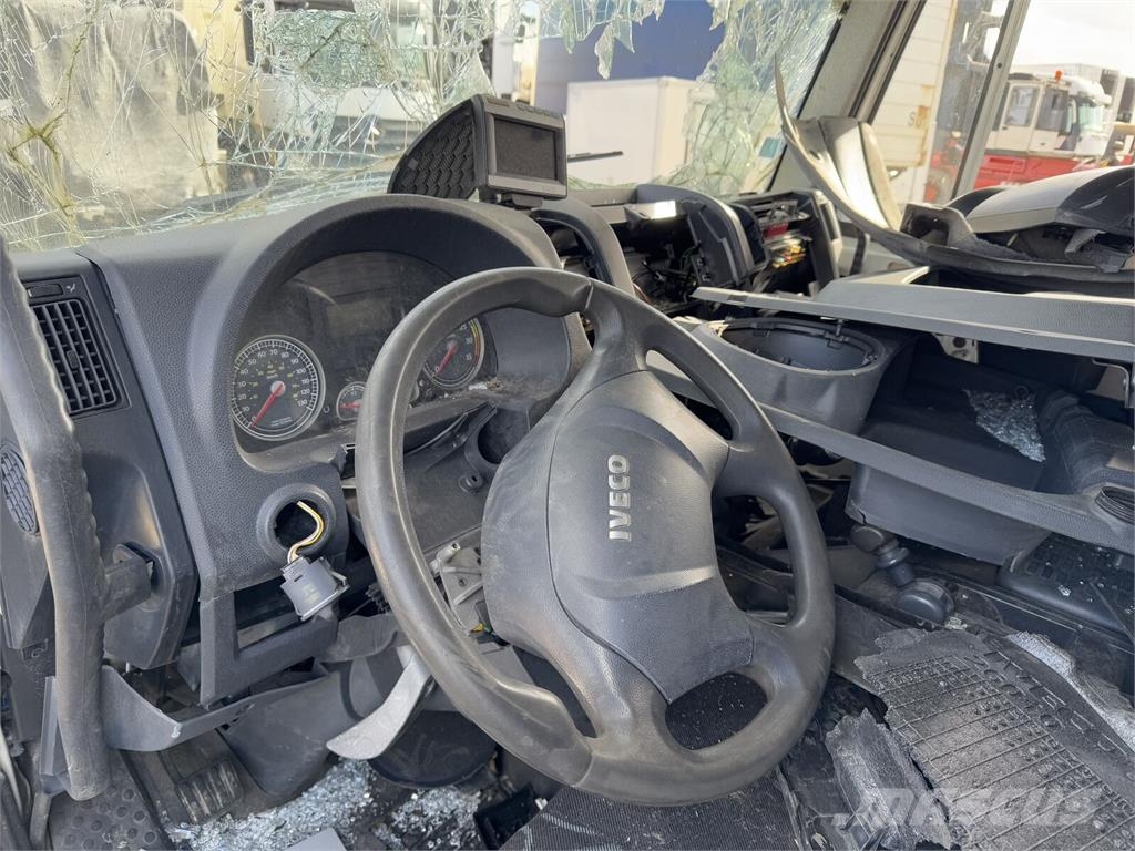 Iveco 100 E 18 nur für Teile Camiones con caja de remolque