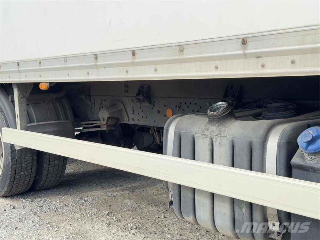 Iveco 100 E 18 nur für Teile Camiones con caja de remolque