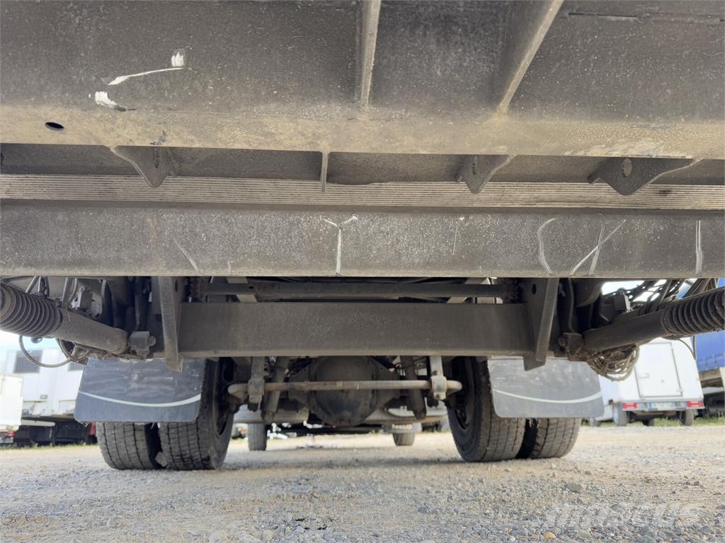 Iveco 100 E 18 nur für Teile Camiones con caja de remolque