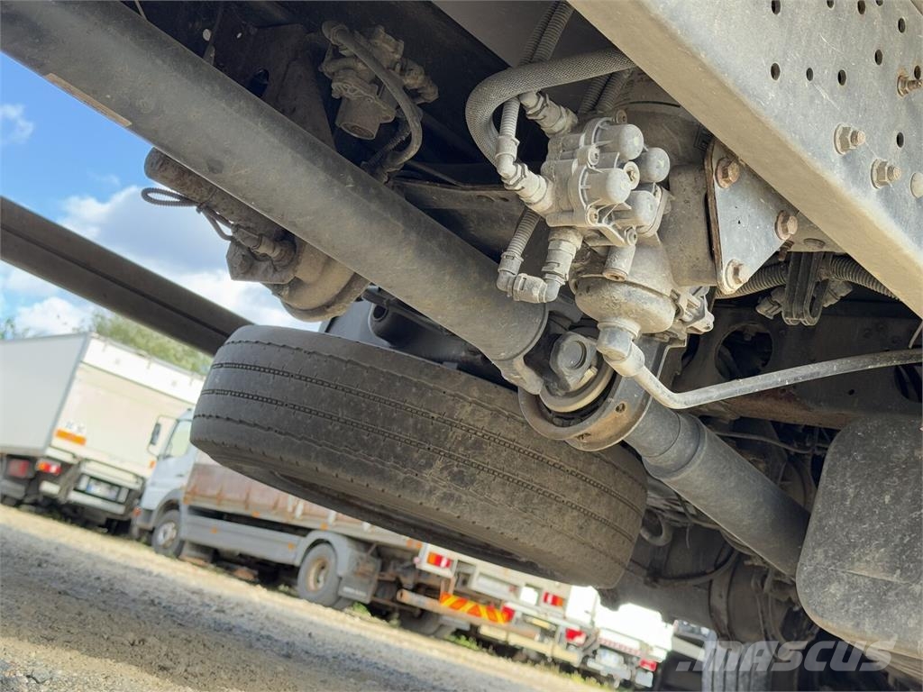 Iveco 100 E 18 nur für Teile Camiones con caja de remolque