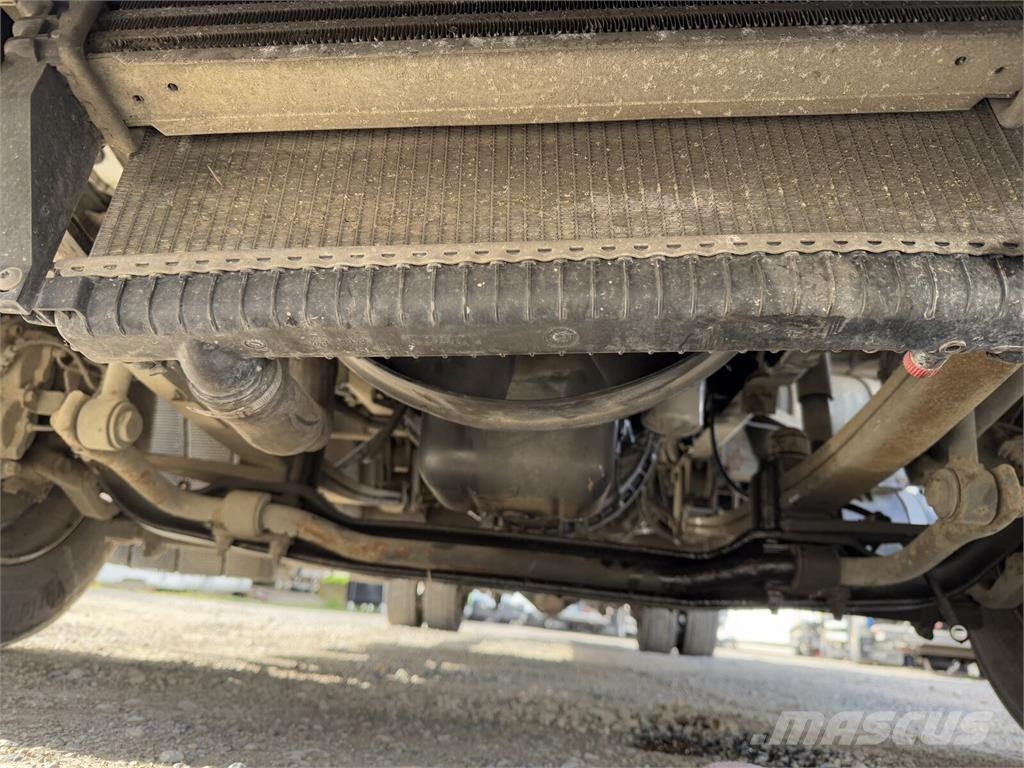 Iveco 100 E 18 nur für Teile Camiones con caja de remolque