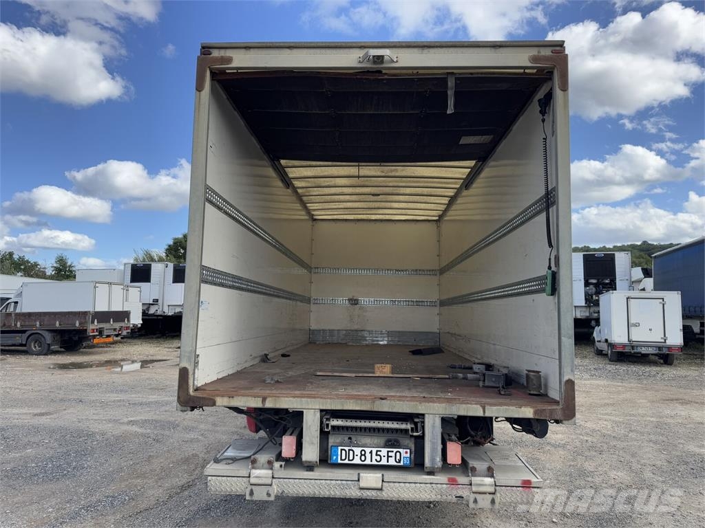 Iveco 100 E 18 nur für Teile Camiones con caja de remolque