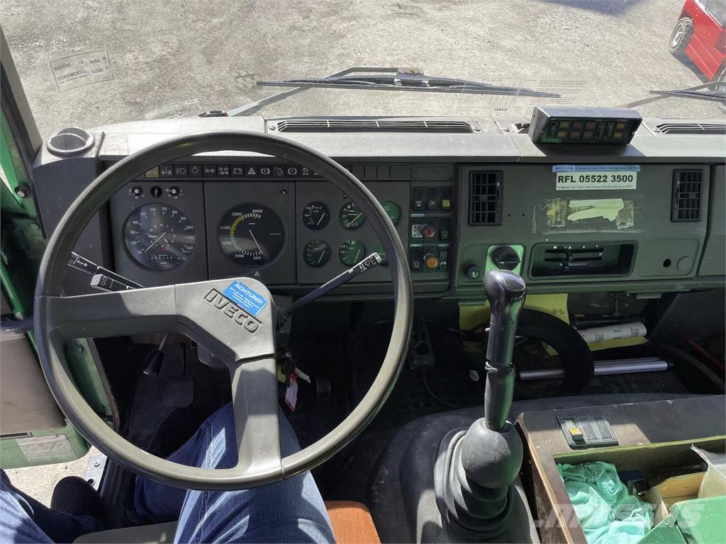 Iveco 260-251 HB Plataformas sobre camión
