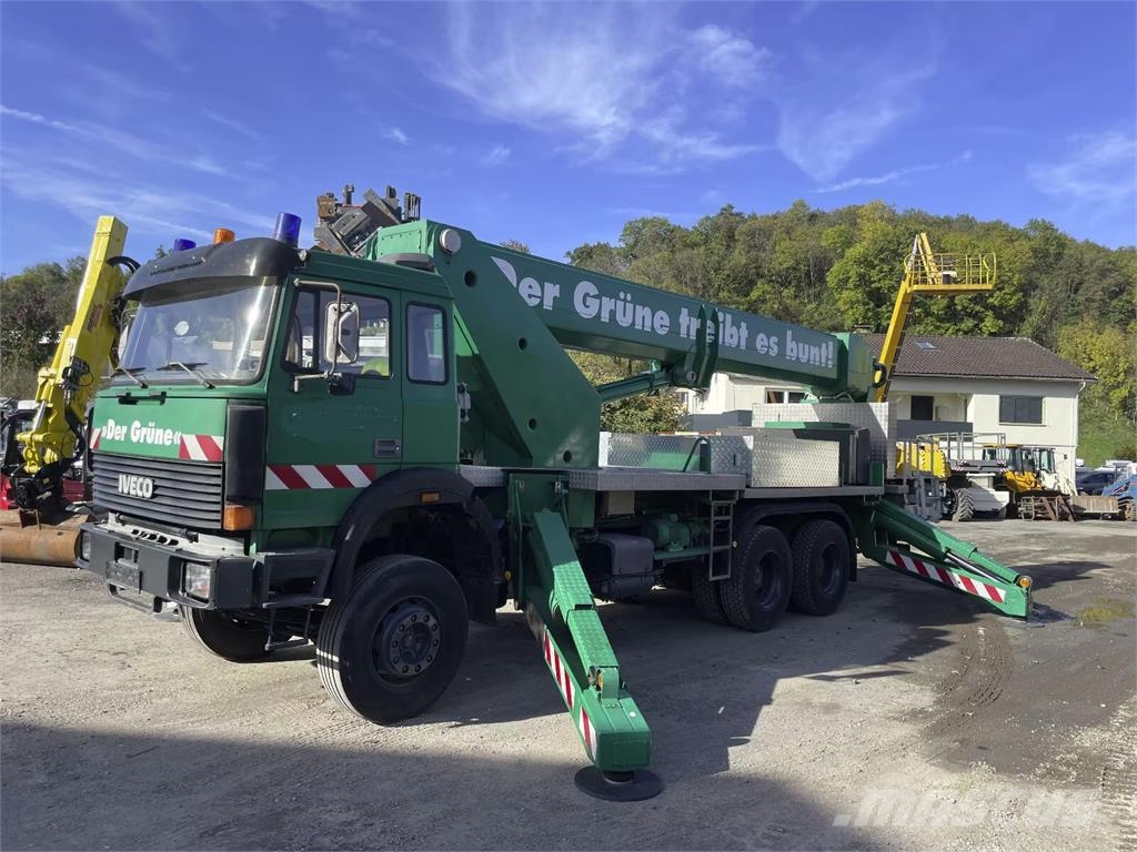 Iveco 260-251 HB Plataformas sobre camión