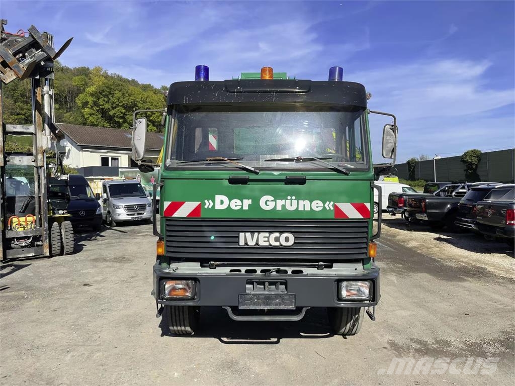 Iveco 260-251 HB Plataformas sobre camión