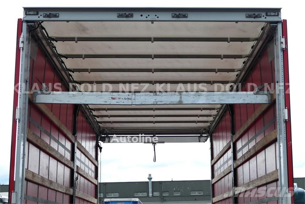 Iveco AGL 290 Curtainsider Truck with Curtainsider Trail Camiones de caja de lona