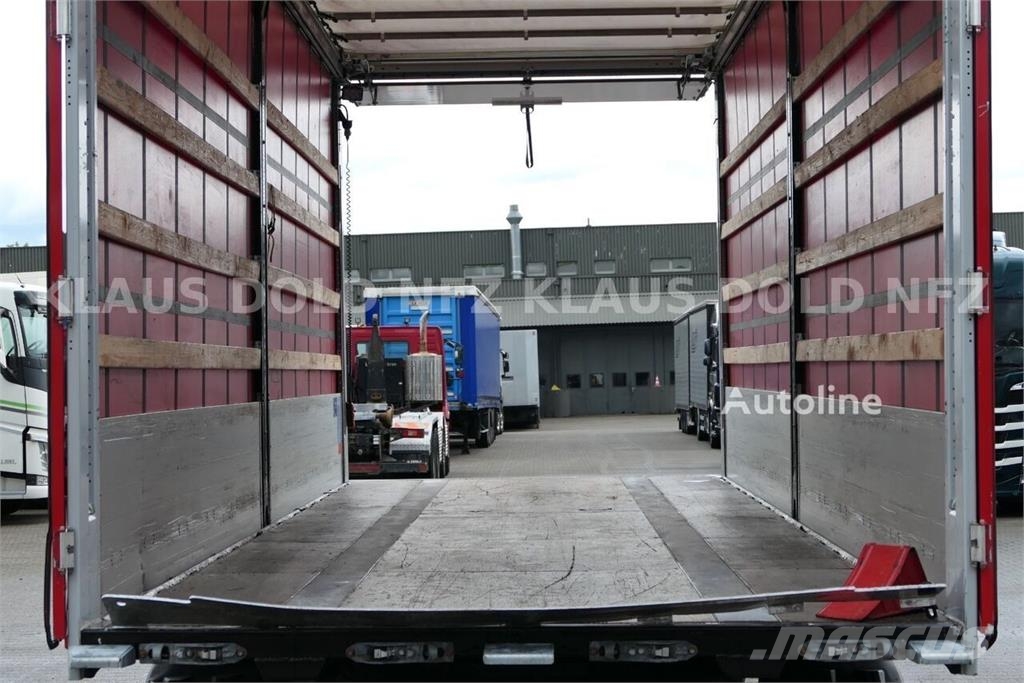 Iveco AGL 290 Curtainsider Truck with Curtainsider Trail Camiones de caja de lona
