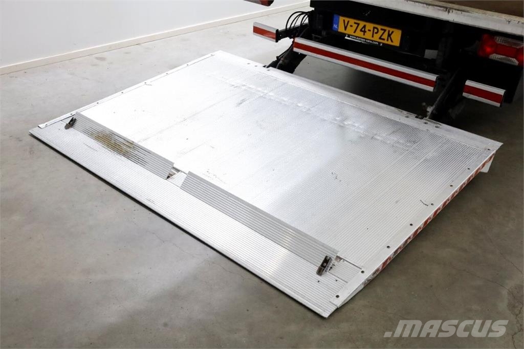 Iveco Daily 35S18 3.0 180pk HiMatic Automaat Bakwagen me Otros camiones