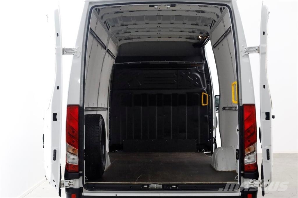 Iveco Daily 35S21 3.0 210pk L2H2 HiMatic Automaat Navi/C Autre camion