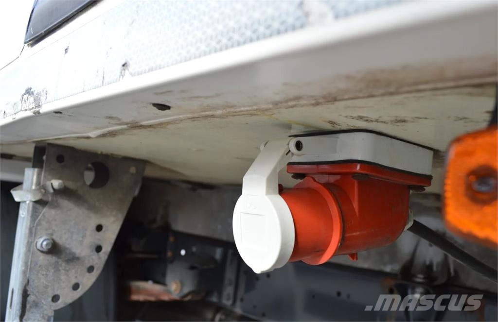 Iveco DAILY 60C15 REFRIGERATOR + SIDE AND REAR DOORS, LI Kamioni hladnjače