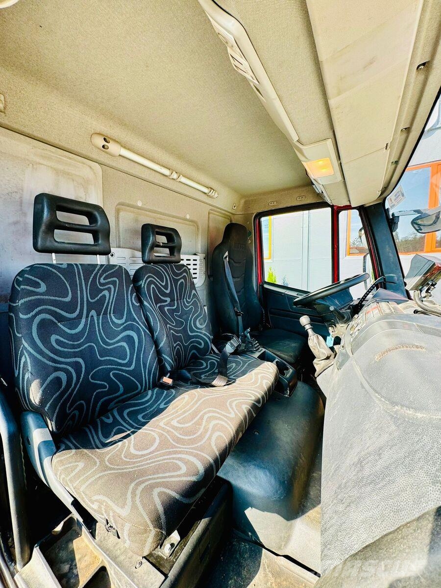 Iveco Eurocargo 180E25 平板式/側卸式卡車